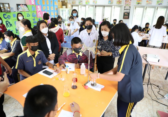 ภาพกิจกรรม  คณะวิทยาศาสตร์และเทคโนโลยี จัดค่ายวิทยาศาสตร์สัญจรโรงเรียนเรืองวิทย์พิทยาคม