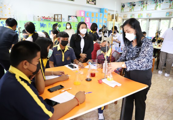 ภาพกิจกรรม  คณะวิทยาศาสตร์และเทคโนโลยี จัดค่ายวิทยาศาสตร์สัญจรโรงเรียนเรืองวิทย์พิทยาคม