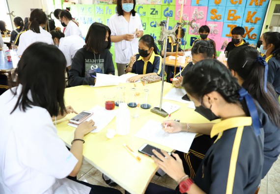 ภาพกิจกรรม  คณะวิทยาศาสตร์และเทคโนโลยี จัดค่ายวิทยาศาสตร์สัญจรโรงเรียนเรืองวิทย์พิทยาคม