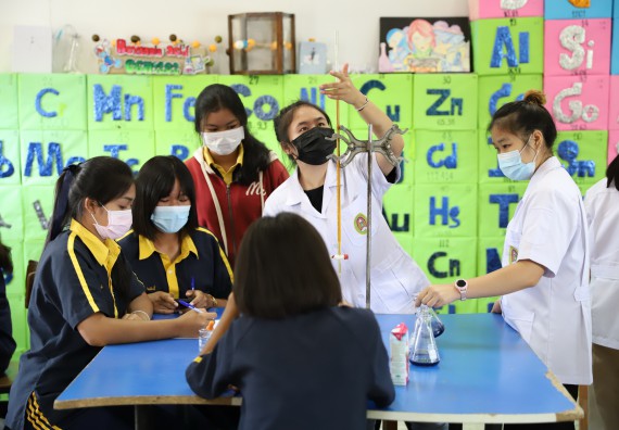 ภาพกิจกรรม  คณะวิทยาศาสตร์และเทคโนโลยี จัดค่ายวิทยาศาสตร์สัญจรโรงเรียนเรืองวิทย์พิทยาคม