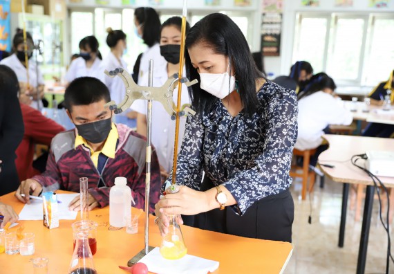 ภาพกิจกรรม  คณะวิทยาศาสตร์และเทคโนโลยี จัดค่ายวิทยาศาสตร์สัญจรโรงเรียนเรืองวิทย์พิทยาคม