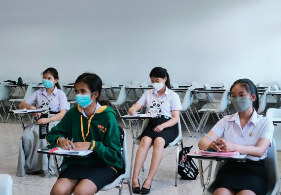 ภาพกิจกรรม  โปรแกรมวิชาชีววิทยา จัดการเปรียบเทียบสายพันธุ์ของ SARS-CoV 2 ด้วยโปรแกรม BLAST