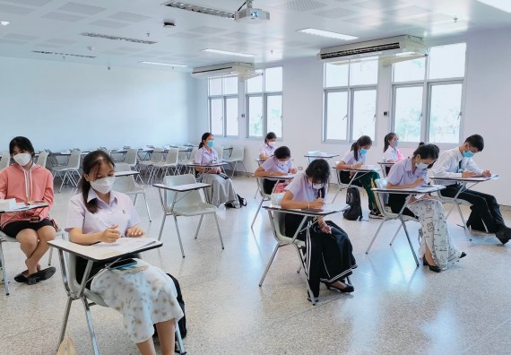 ภาพกิจกรรม  โปรแกรมวิชาชีววิทยา จัดการเปรียบเทียบสายพันธุ์ของ SARS-CoV 2 ด้วยโปรแกรม BLAST