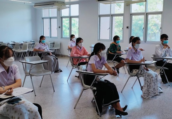 ภาพกิจกรรม  โปรแกรมวิชาชีววิทยา จัดการเปรียบเทียบสายพันธุ์ของ SARS-CoV 2 ด้วยโปรแกรม BLAST