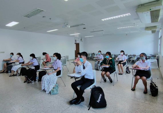 ภาพกิจกรรม  โปรแกรมวิชาชีววิทยา จัดการเปรียบเทียบสายพันธุ์ของ SARS-CoV 2 ด้วยโปรแกรม BLAST