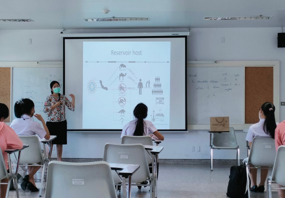 ภาพกิจกรรม  โปรแกรมวิชาชีววิทยา จัดการเปรียบเทียบสายพันธุ์ของ SARS-CoV 2 ด้วยโปรแกรม BLAST