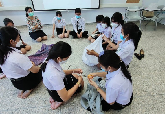 ภาพกิจกรรม  โปรแกรมวิชาชีววิทยา จัดการเปรียบเทียบสายพันธุ์ของ SARS-CoV 2 ด้วยโปรแกรม BLAST