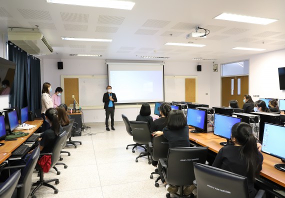 ภาพกิจกรรม  โปรแกรมวิชาเคมี จัดอบรมเชิงปฏิบัติการ เทคนิคห้องปฏิบัติการและการวิเคราะห์ข้อมูล