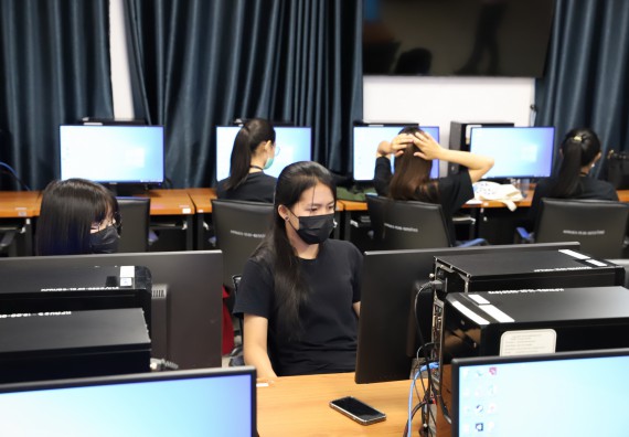 ภาพกิจกรรม  โปรแกรมวิชาเคมี จัดอบรมเชิงปฏิบัติการ เทคนิคห้องปฏิบัติการและการวิเคราะห์ข้อมูล