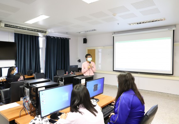 ภาพกิจกรรม  โปรแกรมวิชาเคมี จัดอบรมเชิงปฏิบัติการ เทคนิคห้องปฏิบัติการและการวิเคราะห์ข้อมูล