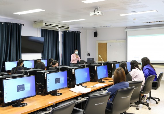 ภาพกิจกรรม  โปรแกรมวิชาเคมี จัดอบรมเชิงปฏิบัติการ เทคนิคห้องปฏิบัติการและการวิเคราะห์ข้อมูล