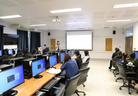 ภาพกิจกรรม  โปรแกรมวิชาเคมี จัดอบรมเชิงปฏิบัติการ เทคนิคห้องปฏิบัติการและการวิเคราะห์ข้อมูล