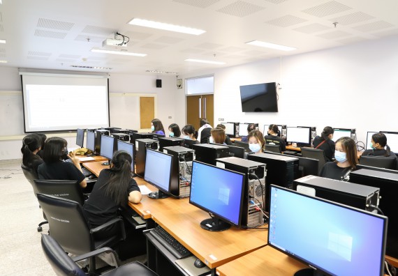 ภาพกิจกรรม  โปรแกรมวิชาเคมี จัดอบรมเชิงปฏิบัติการ เทคนิคห้องปฏิบัติการและการวิเคราะห์ข้อมูล