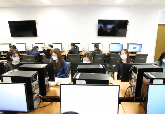 ภาพกิจกรรม  โปรแกรมวิชาเคมี จัดอบรมเชิงปฏิบัติการ เทคนิคห้องปฏิบัติการและการวิเคราะห์ข้อมูล