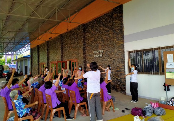 ภาพกิจกรรม   ศูนย์บริการทางการแพทย์แผนไทยและการแพทย์ทางเลือก จัดกิจกรรมการดูแลสุขภาพด้วยการแพทย์ทางเลือก ครั้งที่ 1