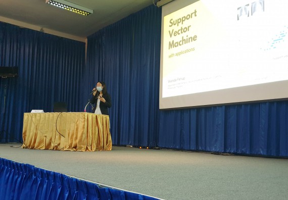 ภาพกิจกรรม  ศูนย์วิทยาศาสตร์และวิทยาศาสตร์ประยุกต์ จัดกิจกรรมโครงการสัมมนาอบรมเชิงปฏิบัติการการพัฒนาส่งเสริมความเป็นเลิศด้านคณิตศาสตร์