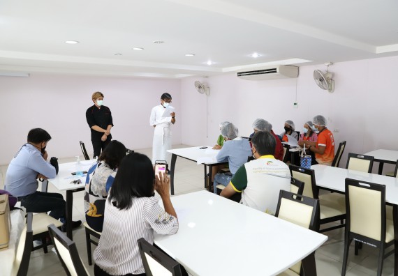 ภาพกิจกรรม  โปรแกรมวิชาวิทยาศาสตร์และเทคโนโลยีการอาหาร จัดอบรมเชิงปฏิบัติการ เรื่อง การสร้างสรรค์เมนูอาหารสุขภาพจากเห็ด