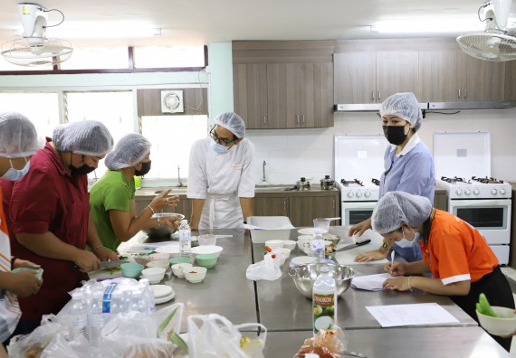 ภาพกิจกรรม  โปรแกรมวิชาวิทยาศาสตร์และเทคโนโลยีการอาหาร จัดอบรมเชิงปฏิบัติการ เรื่อง การสร้างสรรค์เมนูอาหารสุขภาพจากเห็ด