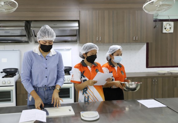 ภาพกิจกรรม  โปรแกรมวิชาวิทยาศาสตร์และเทคโนโลยีการอาหาร จัดอบรมเชิงปฏิบัติการ เรื่อง การสร้างสรรค์เมนูอาหารสุขภาพจากเห็ด