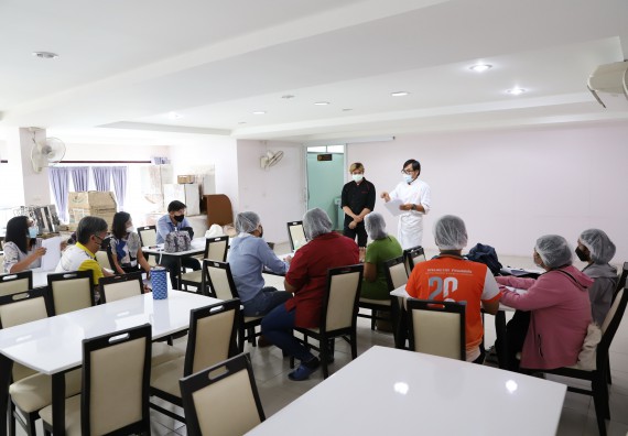 ภาพกิจกรรม  โปรแกรมวิชาวิทยาศาสตร์และเทคโนโลยีการอาหาร จัดอบรมเชิงปฏิบัติการ เรื่อง การสร้างสรรค์เมนูอาหารสุขภาพจากเห็ด