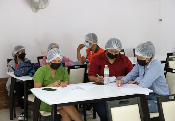 ภาพกิจกรรม  โปรแกรมวิชาวิทยาศาสตร์และเทคโนโลยีการอาหาร จัดอบรมเชิงปฏิบัติการ เรื่อง การสร้างสรรค์เมนูอาหารสุขภาพจากเห็ด