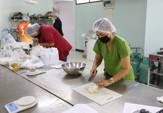 ภาพกิจกรรม  โปรแกรมวิชาวิทยาศาสตร์และเทคโนโลยีการอาหาร จัดอบรมเชิงปฏิบัติการ เรื่อง การสร้างสรรค์เมนูอาหารสุขภาพจากเห็ด