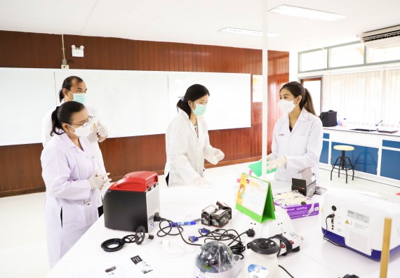 ภาพกิจกรรม  ศูนย์วิทยาศาสตร์และวิทยาศาสตร์ประยุกต์ จัดอบรมเชิงปฏิบัติการสกัด DNA จากตัวอย่างข้าว โดยใช้ชุด DNA extraction kit และการศึกษาวิธีการตรวจโควิด 19 ด้วยวิธี RT-PCR