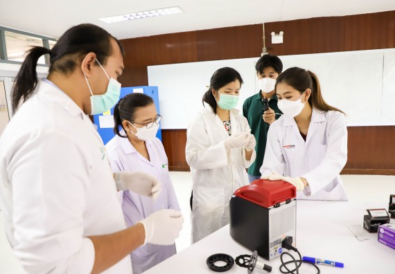 ภาพกิจกรรม  ศูนย์วิทยาศาสตร์และวิทยาศาสตร์ประยุกต์ จัดอบรมเชิงปฏิบัติการสกัด DNA จากตัวอย่างข้าว โดยใช้ชุด DNA extraction kit และการศึกษาวิธีการตรวจโควิด 19 ด้วยวิธี RT-PCR