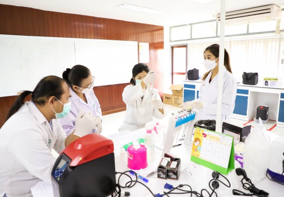 ภาพกิจกรรม  ศูนย์วิทยาศาสตร์และวิทยาศาสตร์ประยุกต์ จัดอบรมเชิงปฏิบัติการสกัด DNA จากตัวอย่างข้าว โดยใช้ชุด DNA extraction kit และการศึกษาวิธีการตรวจโควิด 19 ด้วยวิธี RT-PCR