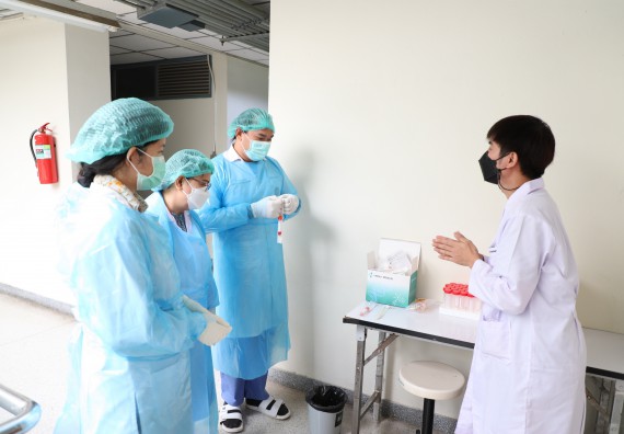 ภาพกิจกรรม  ศูนย์วิทยาศาสตร์และวิทยาศาสตร์ประยุกต์ จัดอบรมเชิงปฏิบัติการสกัด DNA จากตัวอย่างข้าว โดยใช้ชุด DNA extraction kit และการศึกษาวิธีการตรวจโควิด 19 ด้วยวิธี RT-PCR
