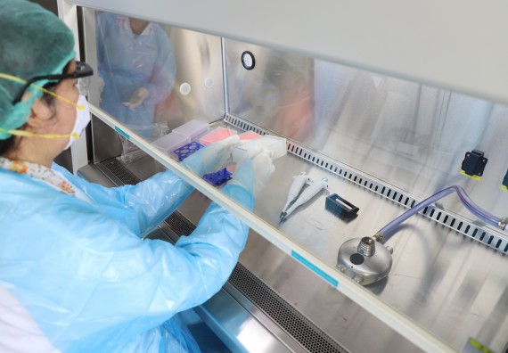 ภาพกิจกรรม  ศูนย์วิทยาศาสตร์และวิทยาศาสตร์ประยุกต์ จัดอบรมเชิงปฏิบัติการสกัด DNA จากตัวอย่างข้าว โดยใช้ชุด DNA extraction kit และการศึกษาวิธีการตรวจโควิด 19 ด้วยวิธี RT-PCR