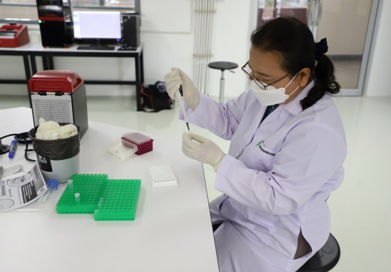 ภาพกิจกรรม  ศูนย์วิทยาศาสตร์และวิทยาศาสตร์ประยุกต์ จัดอบรมเชิงปฏิบัติการสกัด DNA จากตัวอย่างข้าว โดยใช้ชุด DNA extraction kit และการศึกษาวิธีการตรวจโควิด 19 ด้วยวิธี RT-PCR