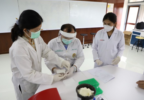 ภาพกิจกรรม  ศูนย์วิทยาศาสตร์และวิทยาศาสตร์ประยุกต์ จัดอบรมเชิงปฏิบัติการสกัด DNA จากตัวอย่างข้าว โดยใช้ชุด DNA extraction kit และการศึกษาวิธีการตรวจโควิด 19 ด้วยวิธี RT-PCR