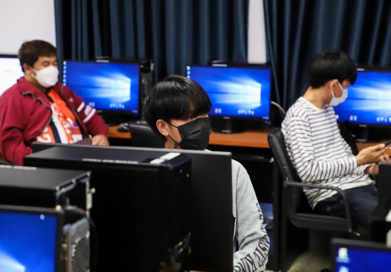 ภาพกิจกรรม  คณะวิทยาศาสตร์และเทคโนโลยี มรภ.กำแพงเพชร จัดอบรมเชิงปฏิบัติการ เรื่อง การเตรียมความพร้อมในการเป็นนักกีฬาอีสปอร์ตอาชีพ [E-sports Player] ระดับมหาวิทยาลัย เพื่อสู่ระดับชาติ