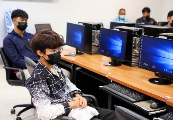 ภาพกิจกรรม  คณะวิทยาศาสตร์และเทคโนโลยี มรภ.กำแพงเพชร จัดอบรมเชิงปฏิบัติการ เรื่อง การเตรียมความพร้อมในการเป็นนักกีฬาอีสปอร์ตอาชีพ [E-sports Player] ระดับมหาวิทยาลัย เพื่อสู่ระดับชาติ