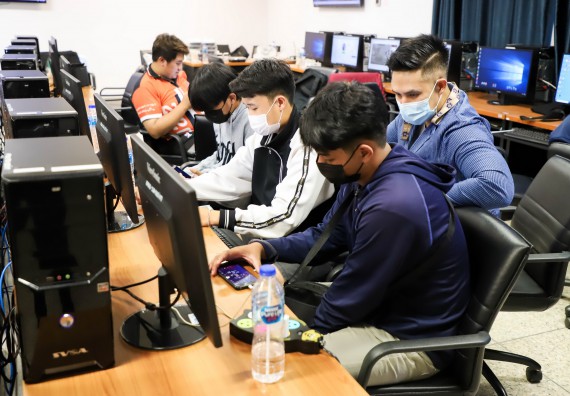 ภาพกิจกรรม  คณะวิทยาศาสตร์และเทคโนโลยี มรภ.กำแพงเพชร จัดอบรมเชิงปฏิบัติการ เรื่อง การเตรียมความพร้อมในการเป็นนักกีฬาอีสปอร์ตอาชีพ [E-sports Player] ระดับมหาวิทยาลัย เพื่อสู่ระดับชาติ