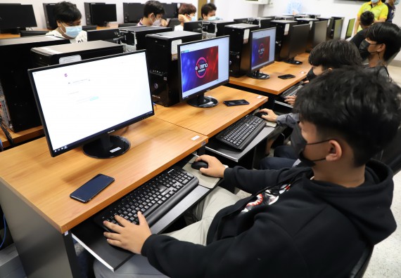 ภาพกิจกรรม  คณะวิทยาศาสตร์และเทคโนโลยี มรภ.กำแพงเพชร จัดอบรมเชิงปฏิบัติการ เรื่อง การเตรียมความพร้อมในการเป็นนักกีฬาอีสปอร์ตอาชีพ [E-sports Player] ระดับมหาวิทยาลัย เพื่อสู่ระดับชาติ