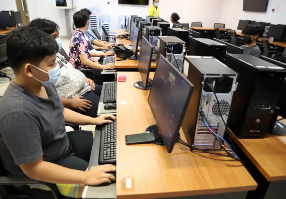 ภาพกิจกรรม  คณะวิทยาศาสตร์และเทคโนโลยี มรภ.กำแพงเพชร จัดอบรมเชิงปฏิบัติการ เรื่อง การเตรียมความพร้อมในการเป็นนักกีฬาอีสปอร์ตอาชีพ [E-sports Player] ระดับมหาวิทยาลัย เพื่อสู่ระดับชาติ