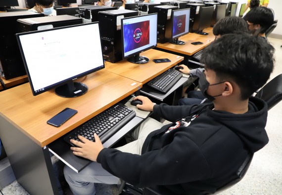 ภาพกิจกรรม  คณะวิทยาศาสตร์และเทคโนโลยี มรภ.กำแพงเพชร จัดอบรมเชิงปฏิบัติการ เรื่อง การเตรียมความพร้อมในการเป็นนักกีฬาอีสปอร์ตอาชีพ [E-sports Player] ระดับมหาวิทยาลัย เพื่อสู่ระดับชาติ