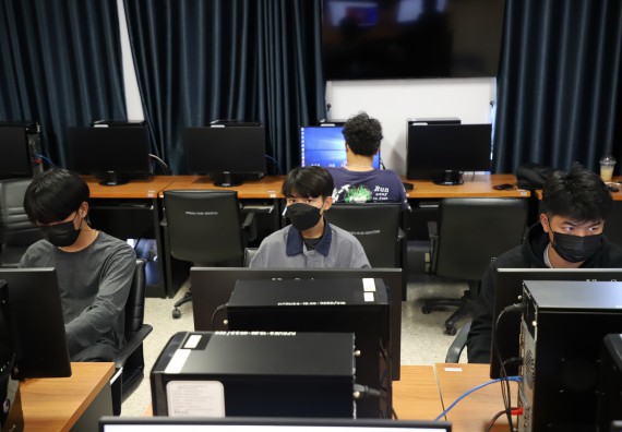 ภาพกิจกรรม  คณะวิทยาศาสตร์และเทคโนโลยี มรภ.กำแพงเพชร จัดอบรมเชิงปฏิบัติการ เรื่อง การเตรียมความพร้อมในการเป็นนักกีฬาอีสปอร์ตอาชีพ [E-sports Player] ระดับมหาวิทยาลัย เพื่อสู่ระดับชาติ