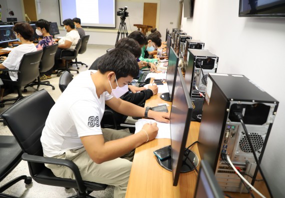 ภาพกิจกรรม  คณะวิทยาศาสตร์และเทคโนโลยี มรภ.กำแพงเพชร จัดอบรมเชิงปฏิบัติการ เรื่อง การเตรียมความพร้อมในการเป็นนักกีฬาอีสปอร์ตอาชีพ [E-sports Player] ระดับมหาวิทยาลัย เพื่อสู่ระดับชาติ