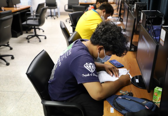 ภาพกิจกรรม  คณะวิทยาศาสตร์และเทคโนโลยี มรภ.กำแพงเพชร จัดอบรมเชิงปฏิบัติการ เรื่อง การเตรียมความพร้อมในการเป็นนักกีฬาอีสปอร์ตอาชีพ [E-sports Player] ระดับมหาวิทยาลัย เพื่อสู่ระดับชาติ