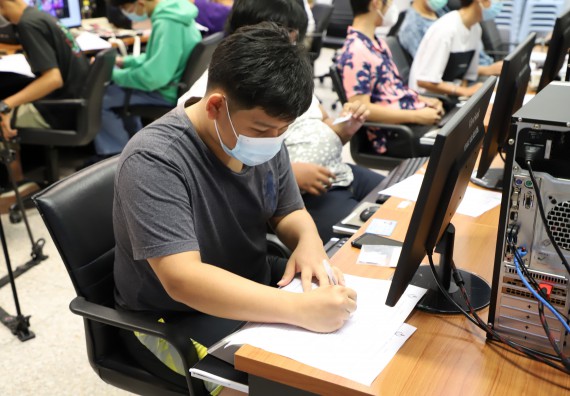 ภาพกิจกรรม  คณะวิทยาศาสตร์และเทคโนโลยี มรภ.กำแพงเพชร จัดอบรมเชิงปฏิบัติการ เรื่อง การเตรียมความพร้อมในการเป็นนักกีฬาอีสปอร์ตอาชีพ [E-sports Player] ระดับมหาวิทยาลัย เพื่อสู่ระดับชาติ