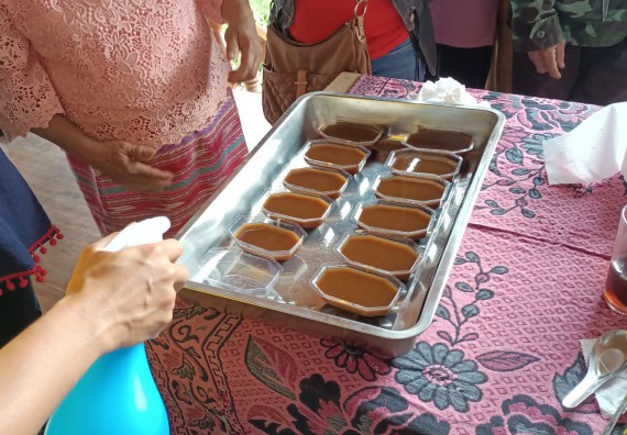 ภาพกิจกรรม  โปรแกรมวิชาเคมี จัดกิจกรรมผลิตภัณฑ์สบู่กลีเซอรีนชนิดก้อนผสมสมุนไพรจากแก่นมะขาม