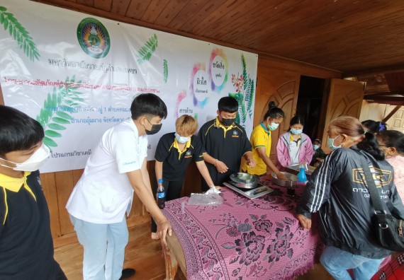 ภาพกิจกรรม  โปรแกรมวิชาเคมี จัดกิจกรรมผลิตภัณฑ์สบู่กลีเซอรีนชนิดก้อนผสมสมุนไพรจากแก่นมะขาม