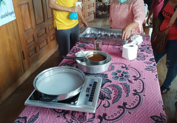 ภาพกิจกรรม  โปรแกรมวิชาเคมี จัดกิจกรรมผลิตภัณฑ์สบู่กลีเซอรีนชนิดก้อนผสมสมุนไพรจากแก่นมะขาม