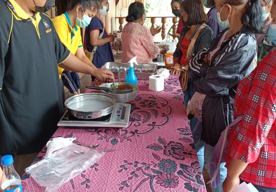 ภาพกิจกรรม  โปรแกรมวิชาเคมี จัดกิจกรรมผลิตภัณฑ์สบู่กลีเซอรีนชนิดก้อนผสมสมุนไพรจากแก่นมะขาม