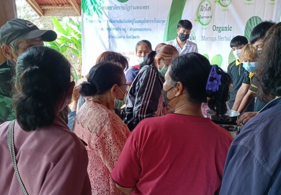 ภาพกิจกรรม  โปรแกรมวิชาเคมี จัดกิจกรรมผลิตภัณฑ์สบู่กลีเซอรีนชนิดก้อนผสมสมุนไพรจากแก่นมะขาม