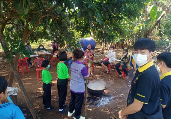 ภาพกิจกรรม  โปรแกรมวิชาเคมี จัดการฝึกอบมเชิงปฏิบัติการการย้อมเส้นด้ายฝ้ายด้วยสีจากธรรมชาติ