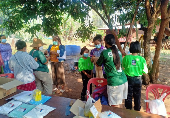 ภาพกิจกรรม  โปรแกรมวิชาเคมี จัดการฝึกอบมเชิงปฏิบัติการการย้อมเส้นด้ายฝ้ายด้วยสีจากธรรมชาติ